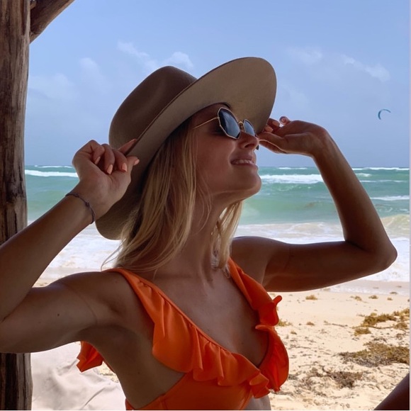 Meet your Posher, Yulia - Picture 2 of 3